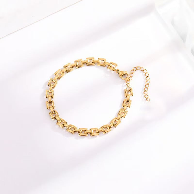 Fashion Geometry Pattern Hollow Female Temperamental Popular Trendy Metal Square Necklace