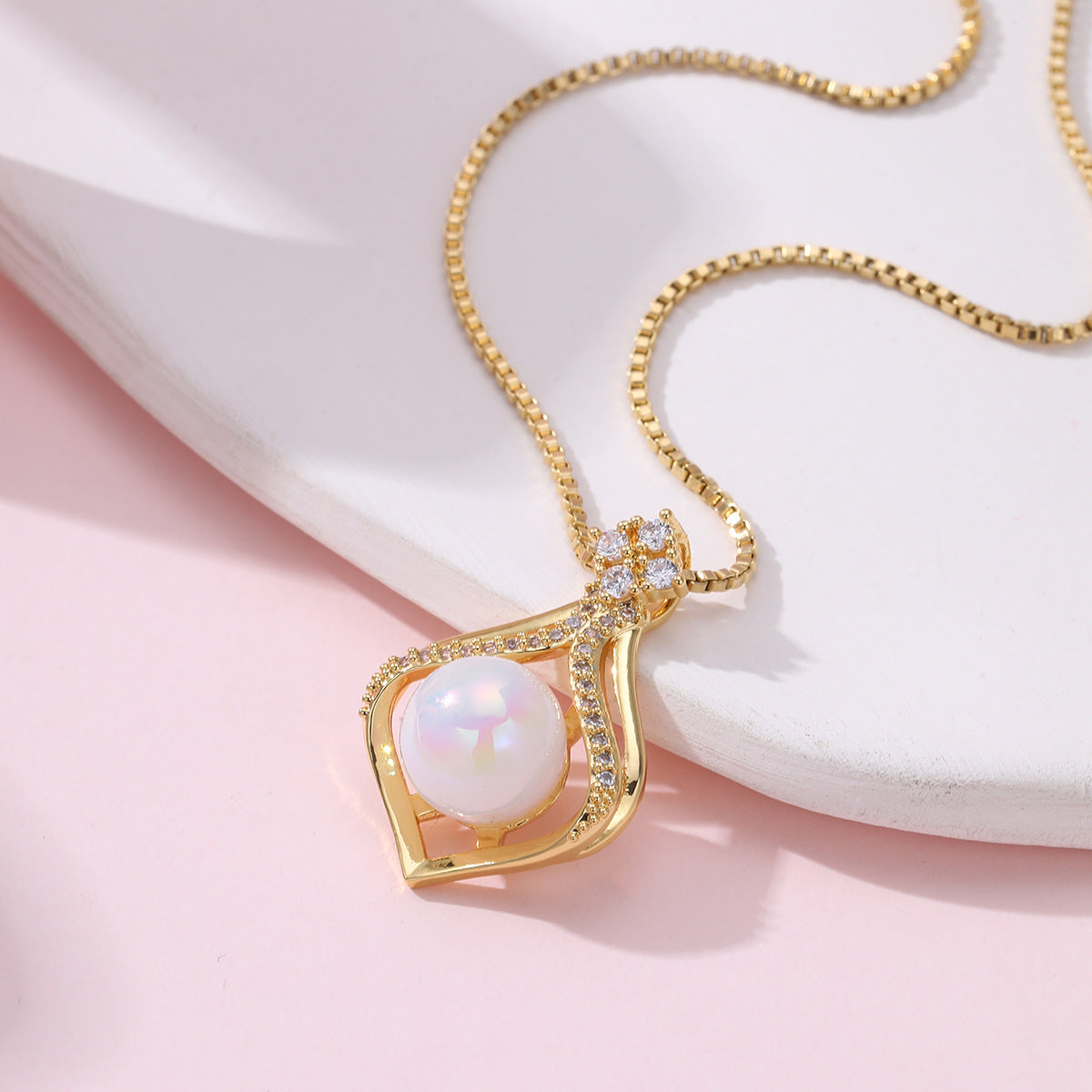 Female Refined Stylish Versatile Light Luxury Necklace