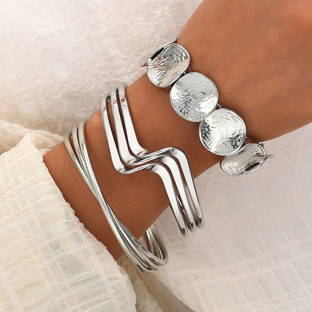 Stitching Round Metal Texture Glossy Hug Spring Bracelet