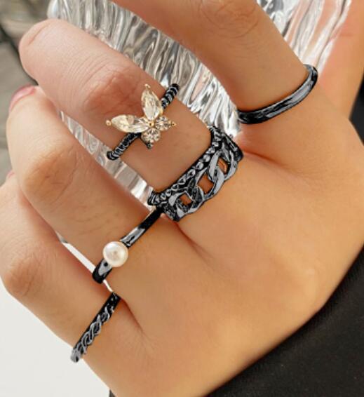 Clearance Vintage Creative Heart Hollow Butterfly Rings