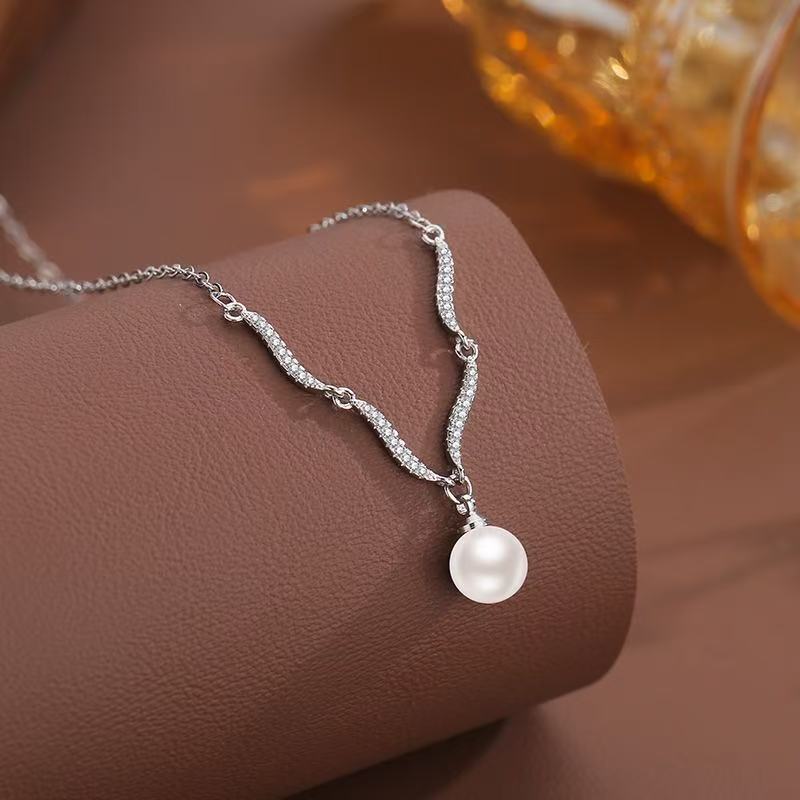 Women's Pearl Affordable Luxury Fashion Temperament Clavicle Necklace