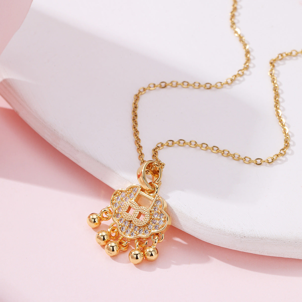 Female Refined Stylish Versatile Light Luxury Necklace