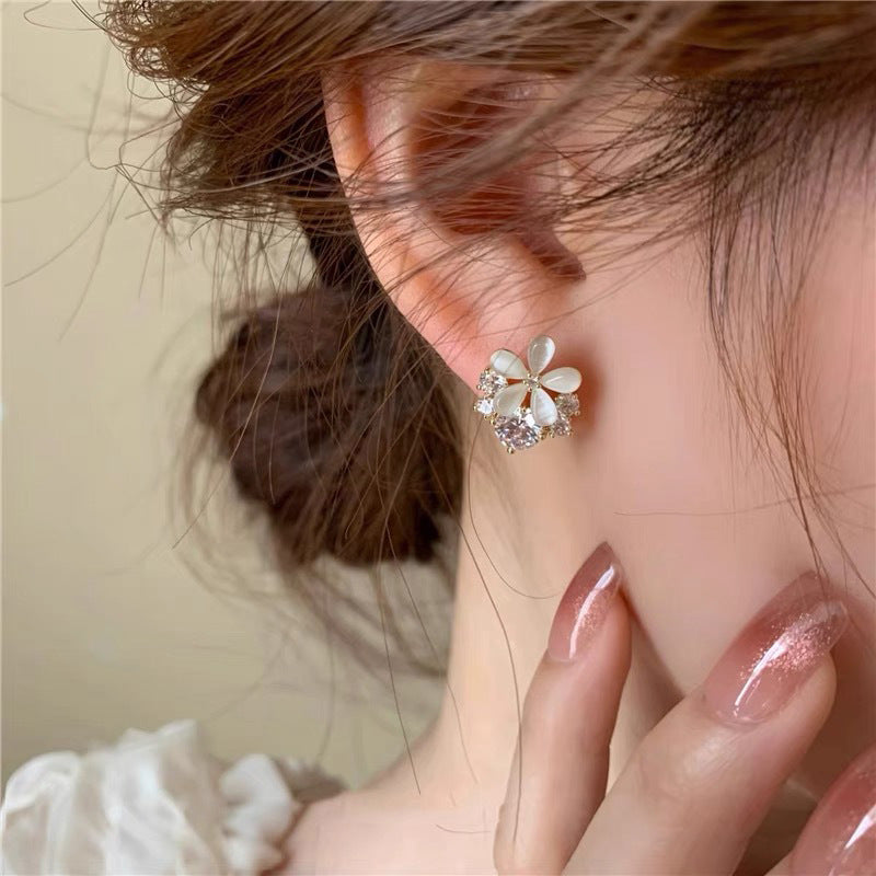 Flower High-grade Fresh Commuting Simple Elegant Ear Clip