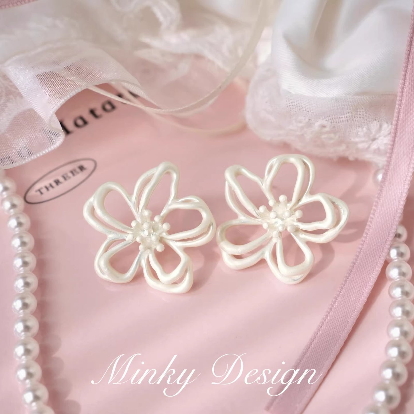 Women's Flower Light Luxury High-grade Unique Design Ear Rings