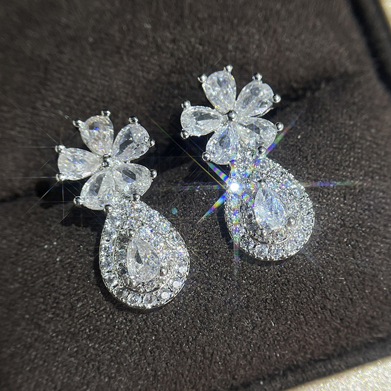 Damen-Ohrringe mit Strass-Zirkon für Design, Blumenmuster, hochwertiges Temperament