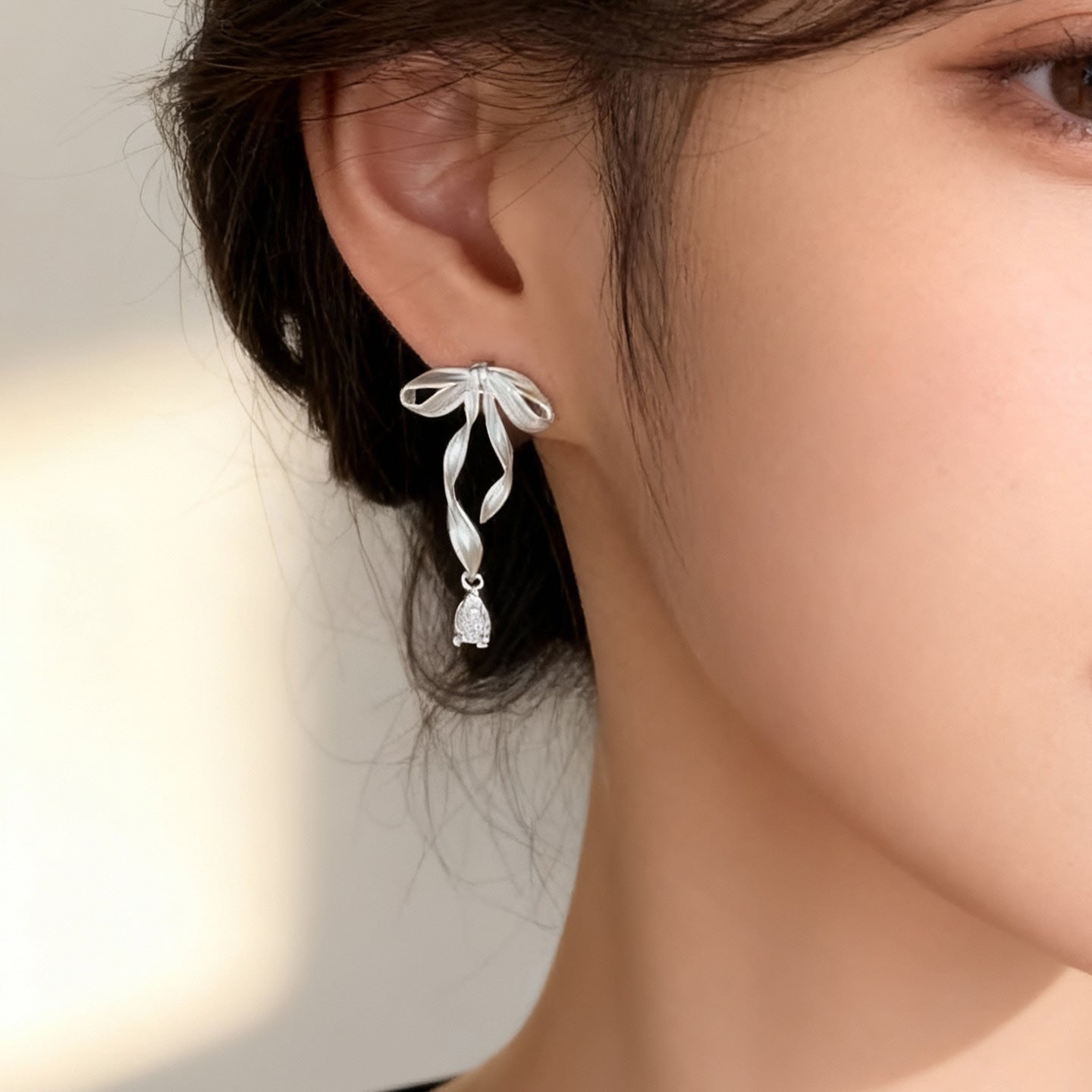 White Bow Mosquito Coil Korean Style Flashing Crystal Ear Clip