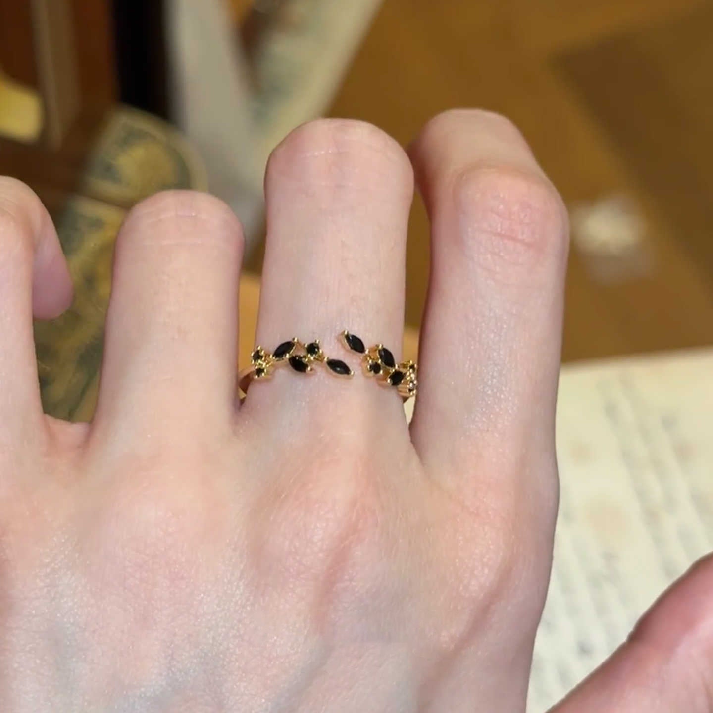Women's Retro Fashion High Sense Simple Light Luxury Ring