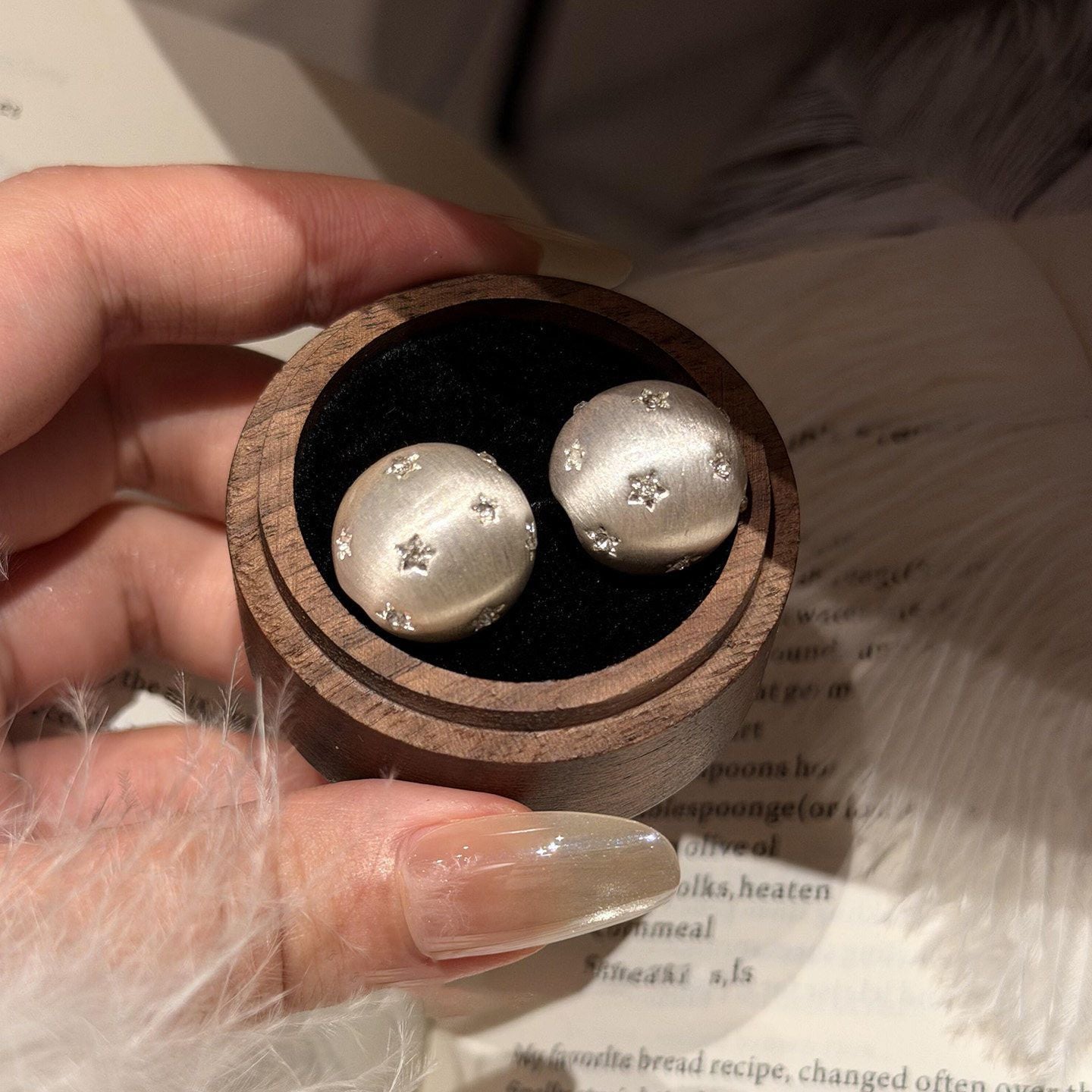 Cold Wind Brushed Ball High Sense Light Luxury Ear Clip