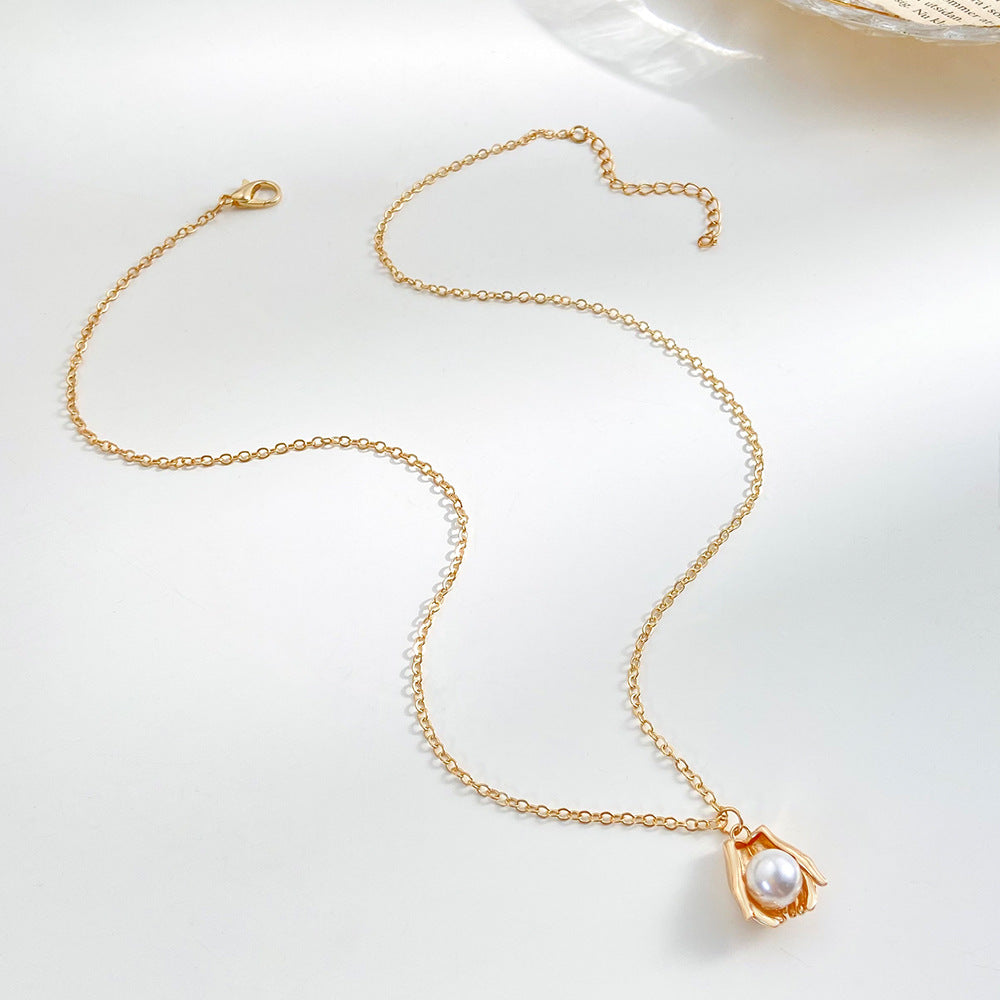 Women's Palm Pearl Retro Fashion Creative Clavicle Chain Necklaces