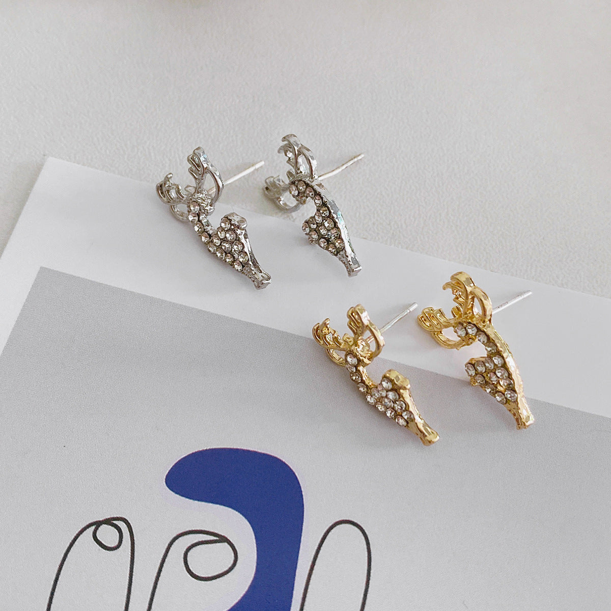 Petites boucles d'oreilles exquises en diamant Yi Lu Has You