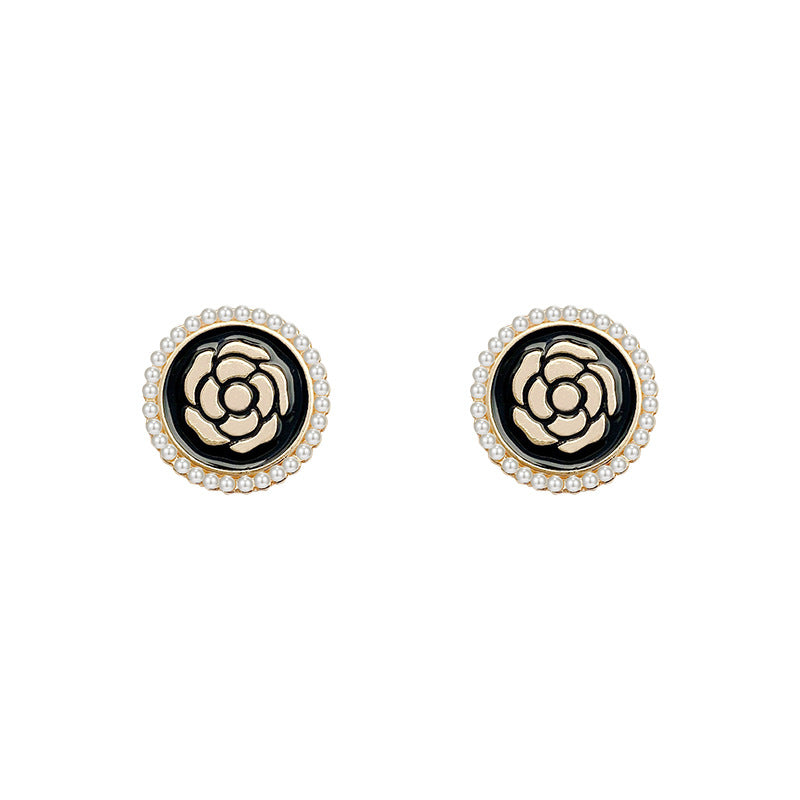 Temperament Wild Commuter Retro Gentle Niche Design Simple Earrings