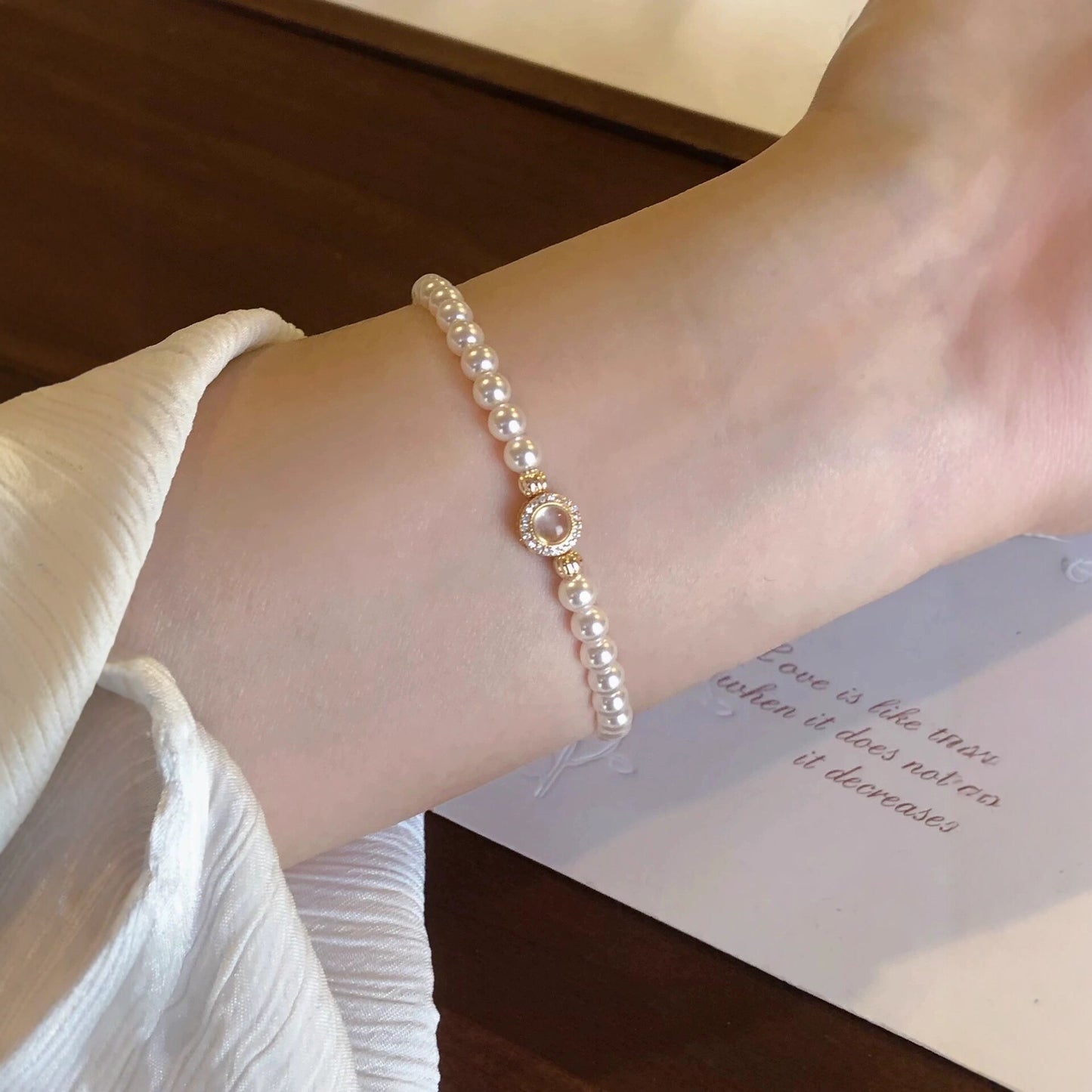 Women's Pearl Light Luxury High-grade Niche Design Elegant Natural Shell Bracelets