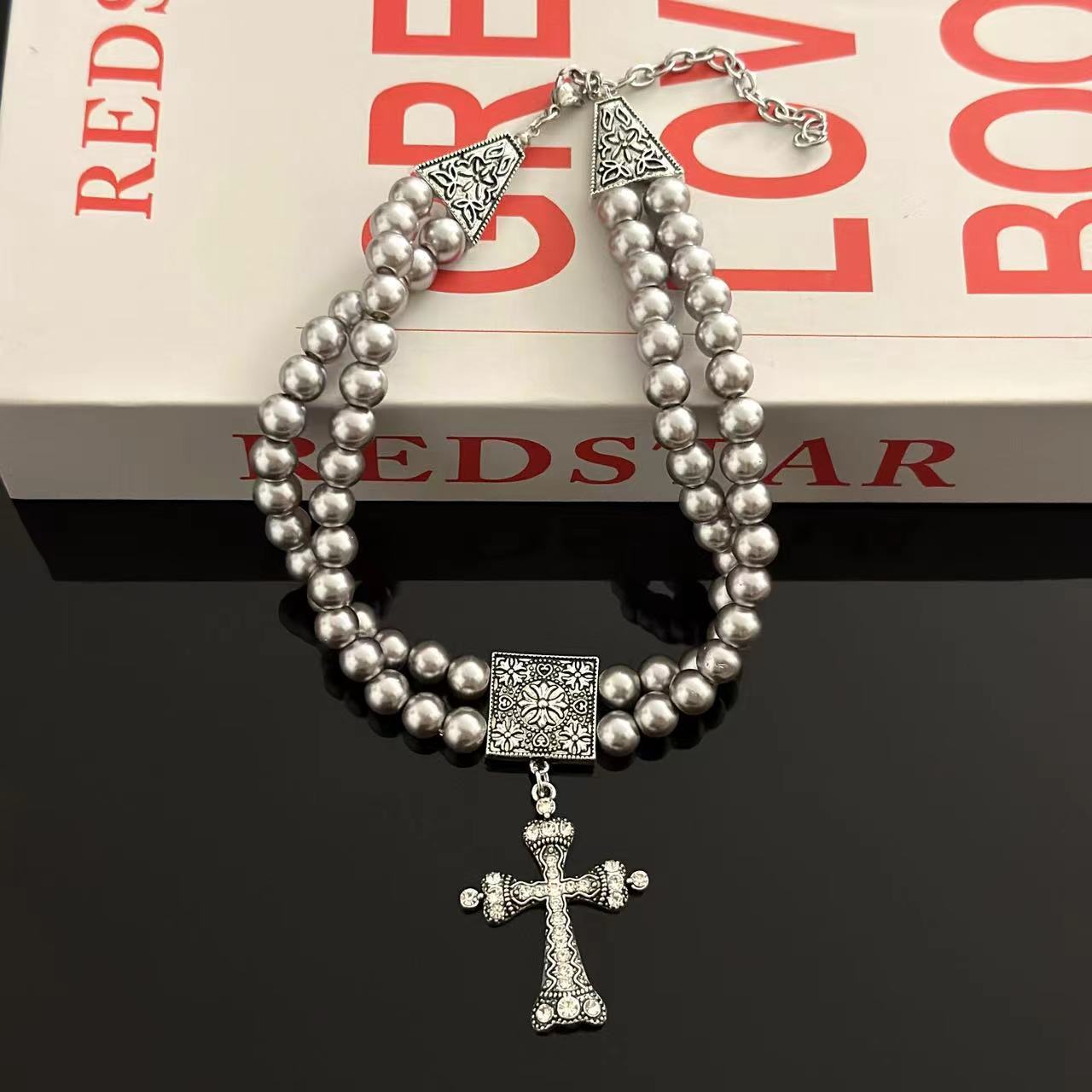 Hot Vintage Pearl Cross Frame Chain Item Female Exaggerated Necklaces