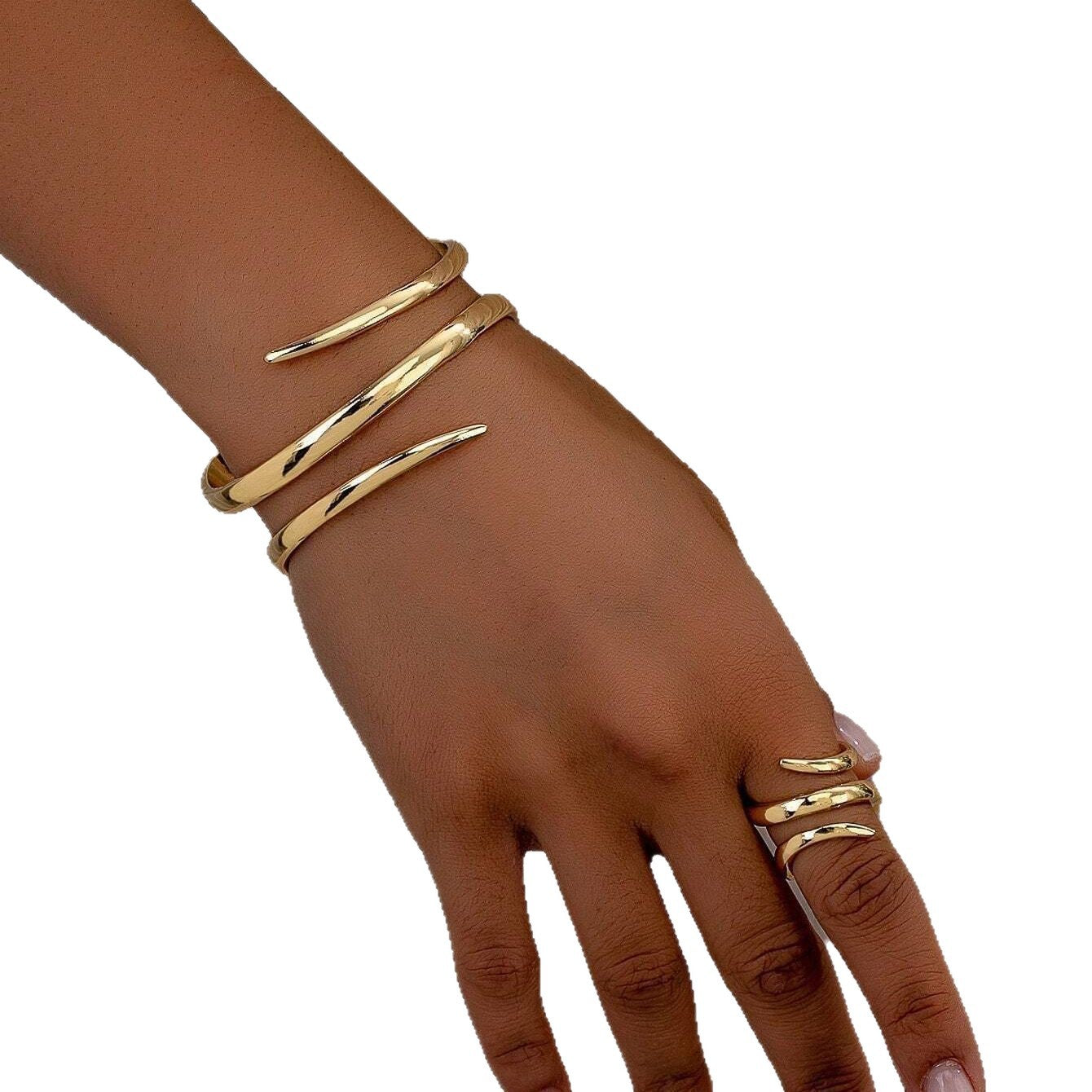 Design Golden Personalized Exaggerated Open Light Bracelet