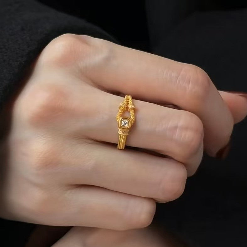 Chinese Retro Vachette Clasp Female Niche Unique Design Light Luxury Ring