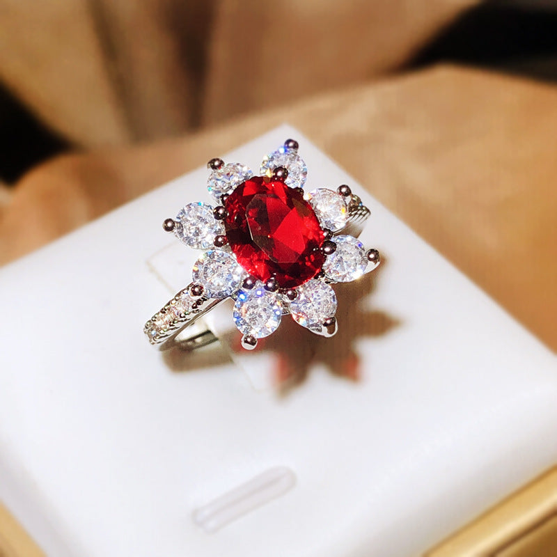 Ruby portant des bagues de couleur princesse pleines de diamants