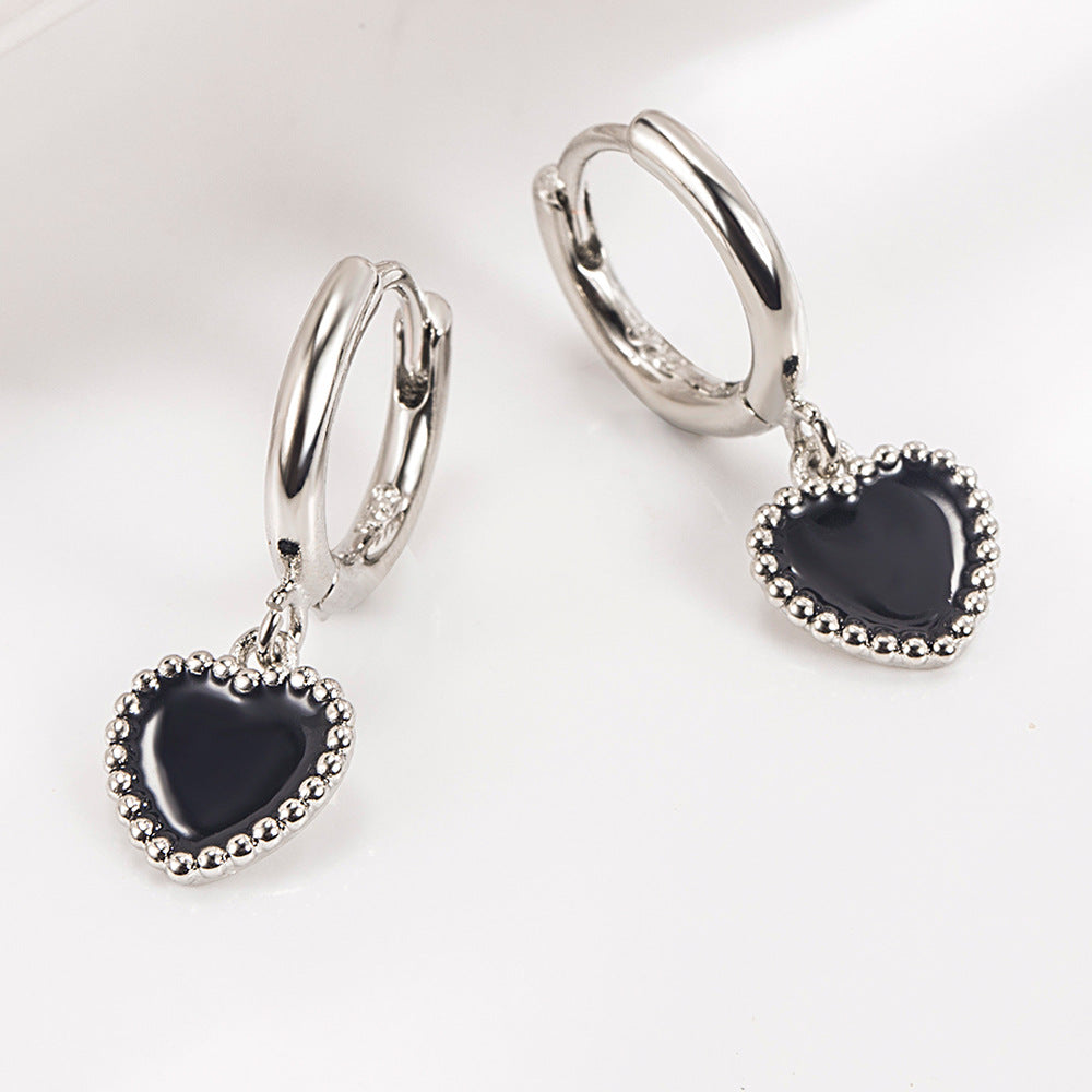 Boucles d'oreilles en époxy noir, Clip d'oreille en forme de cœur d'amour, niche féminine mignonne