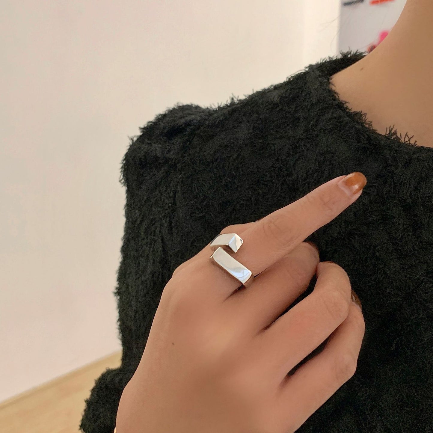 Geometric Glossy Cross Staggered Unique Design Female Trendy Cold Simple Rings