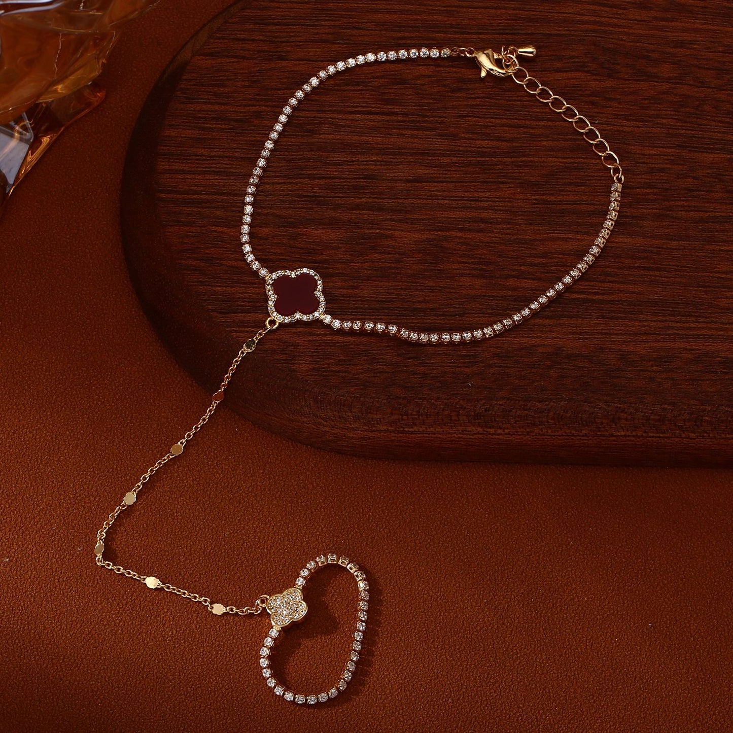 Plated Real Gold Sweet Cool Style Finger Chain Integrated Fashion Bracelet