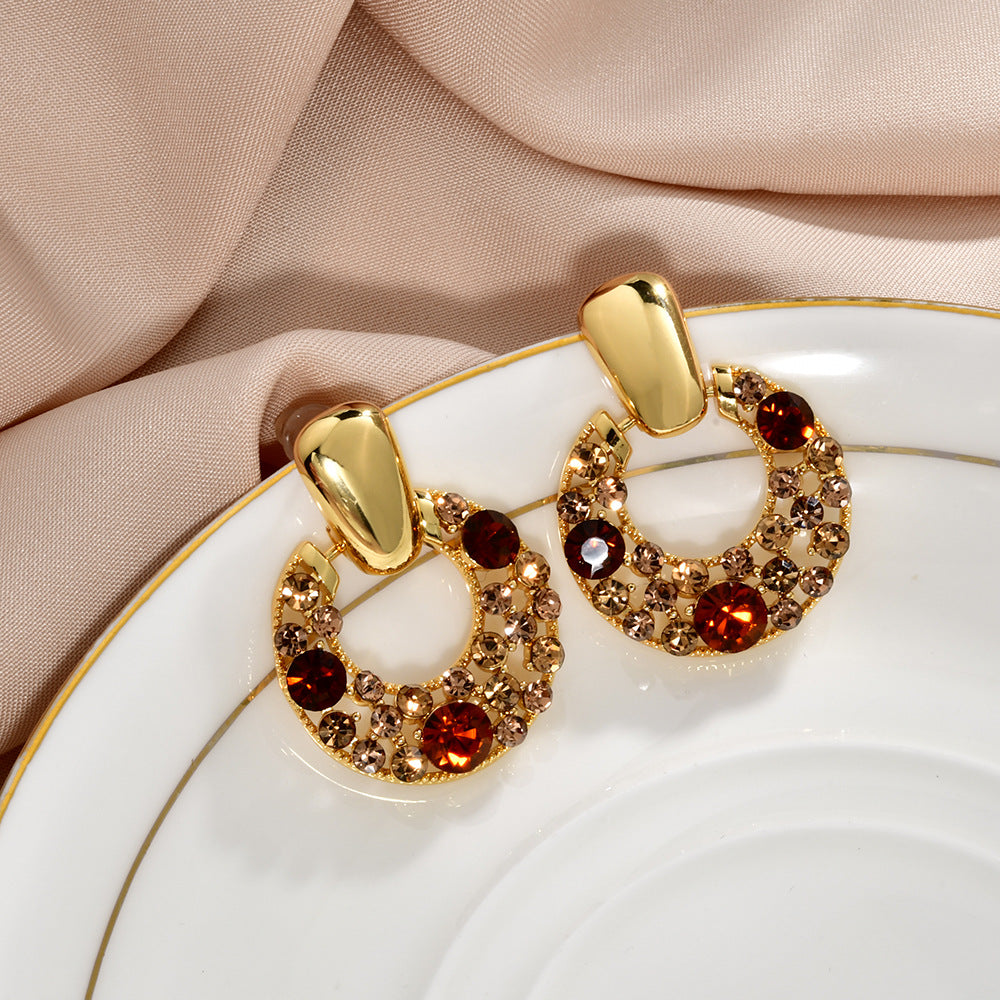 Niche Retro Exquisite Hollow Circle Diamond Light Luxury Earrings