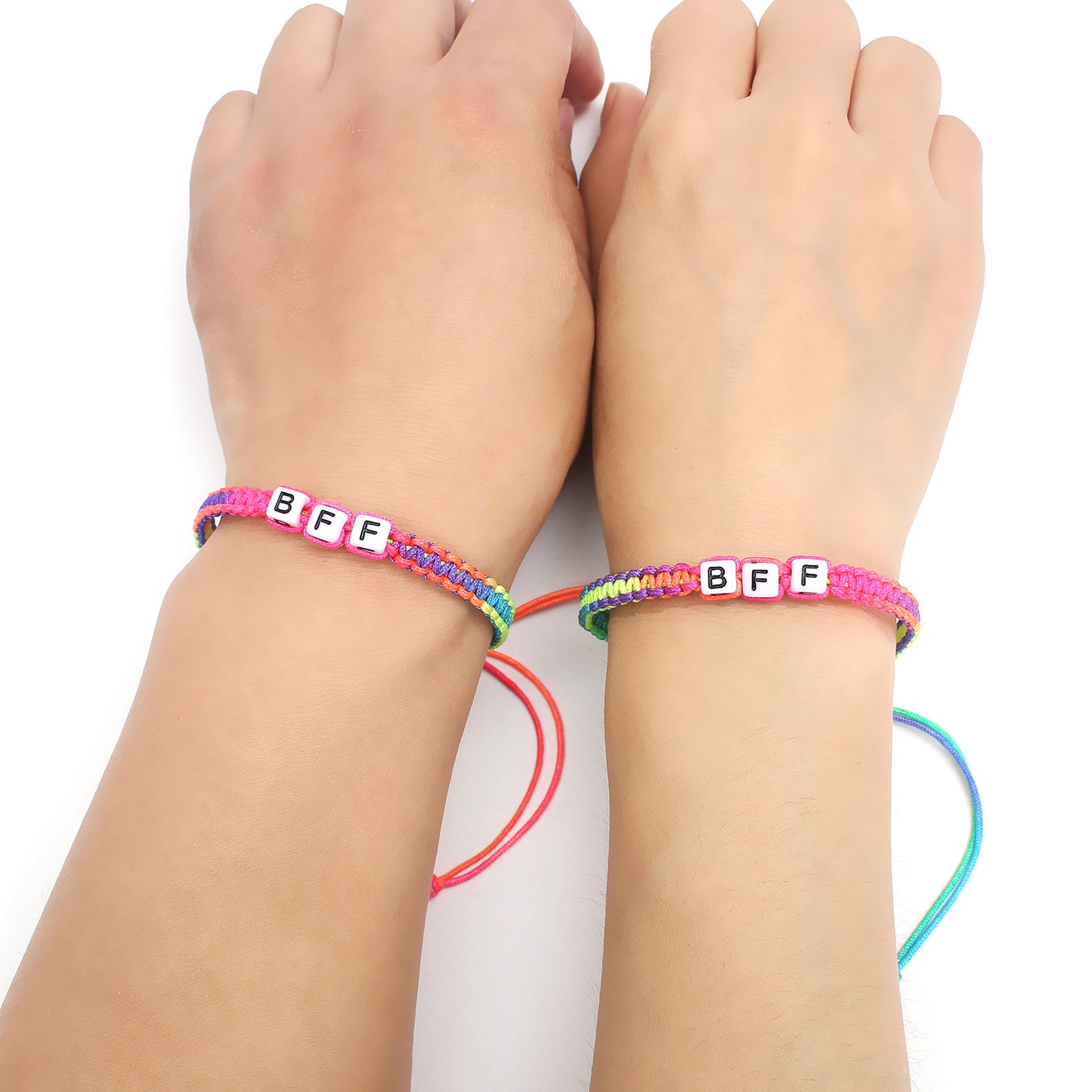 Couple et bracelets pour femmes et hommes et lettres tissées à la main