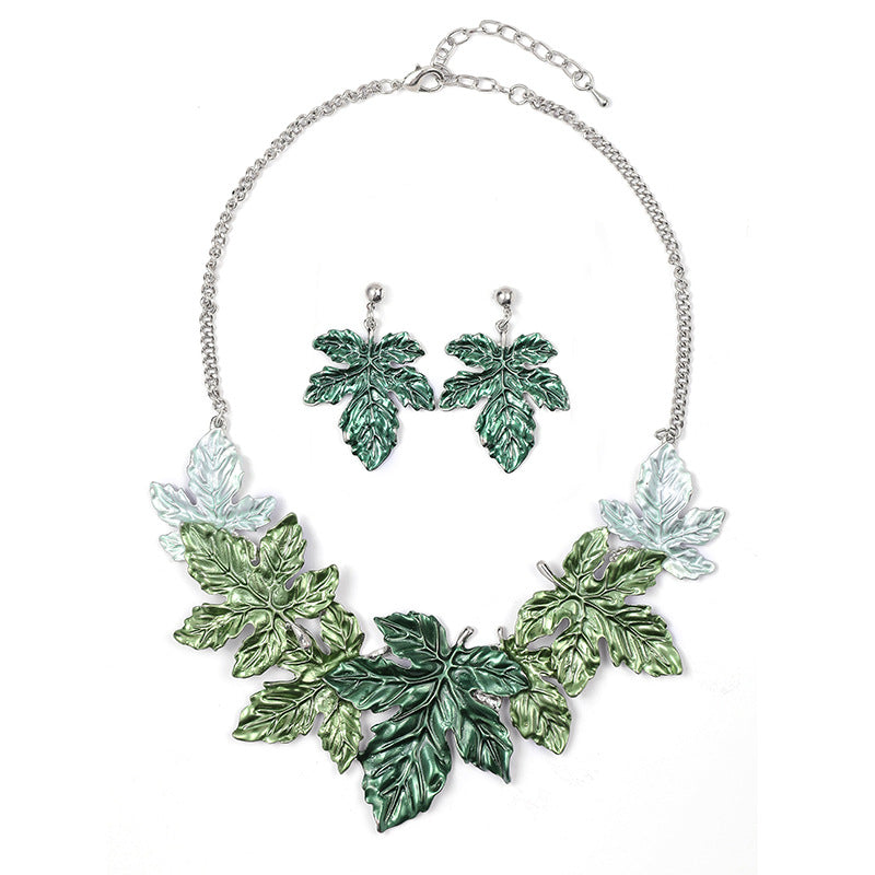 Oil Alloy High Profile Retro Clavicle Necklaces