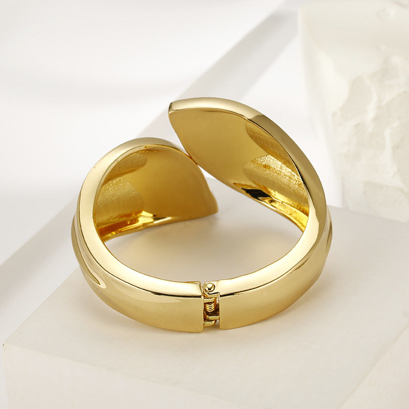 Women's Fashion Large Glossy Gold Exaggerated Personalized Wind Leaves Bracelet