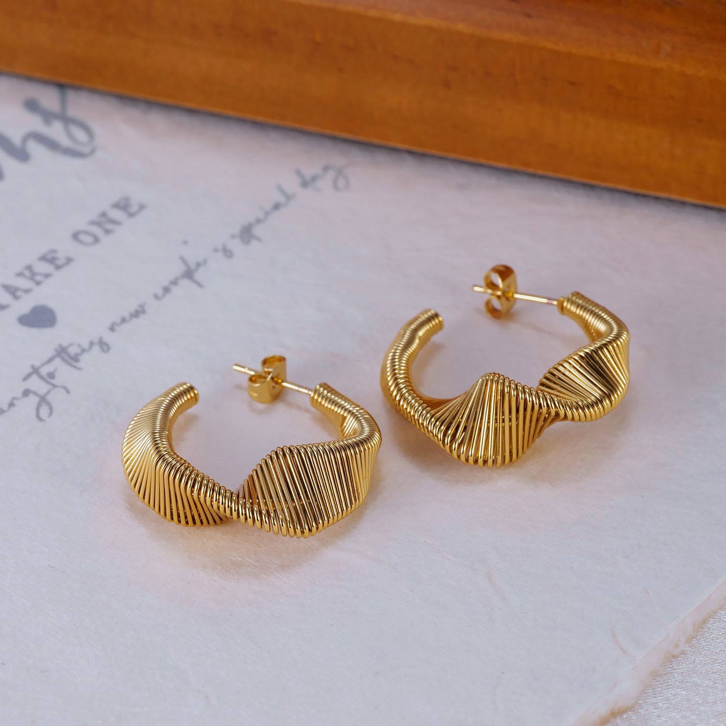 Women's Irregular With Personality Pleated Twisted Spring Rings