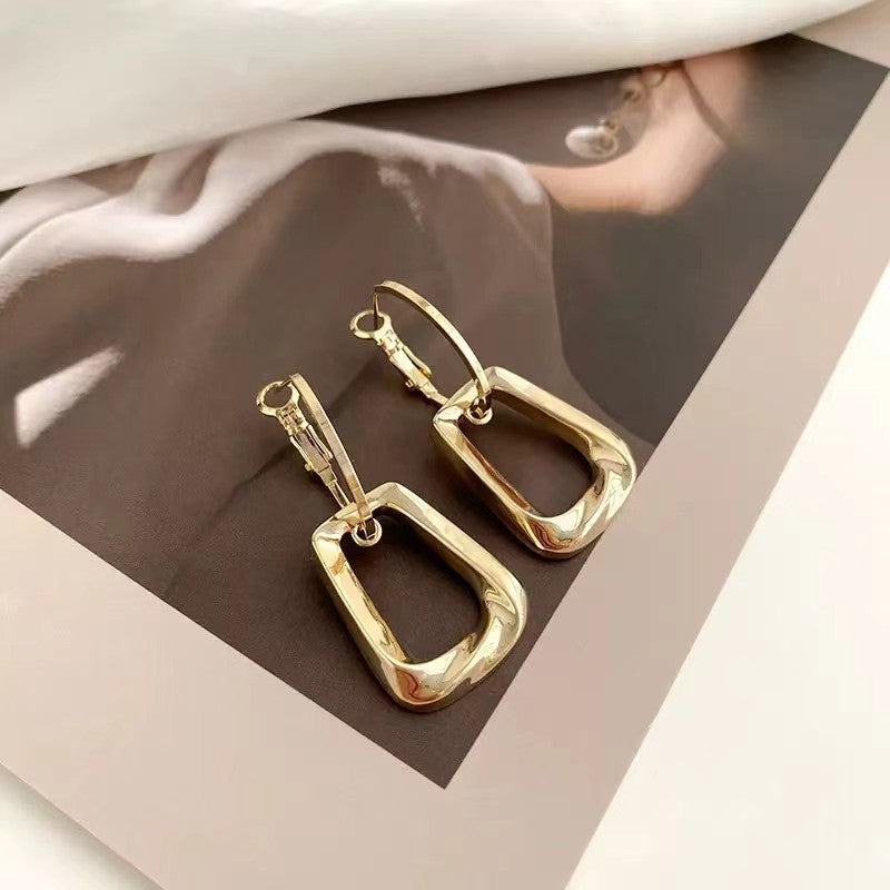 Red Clip Fresh Design Sense Round Ear Buckle