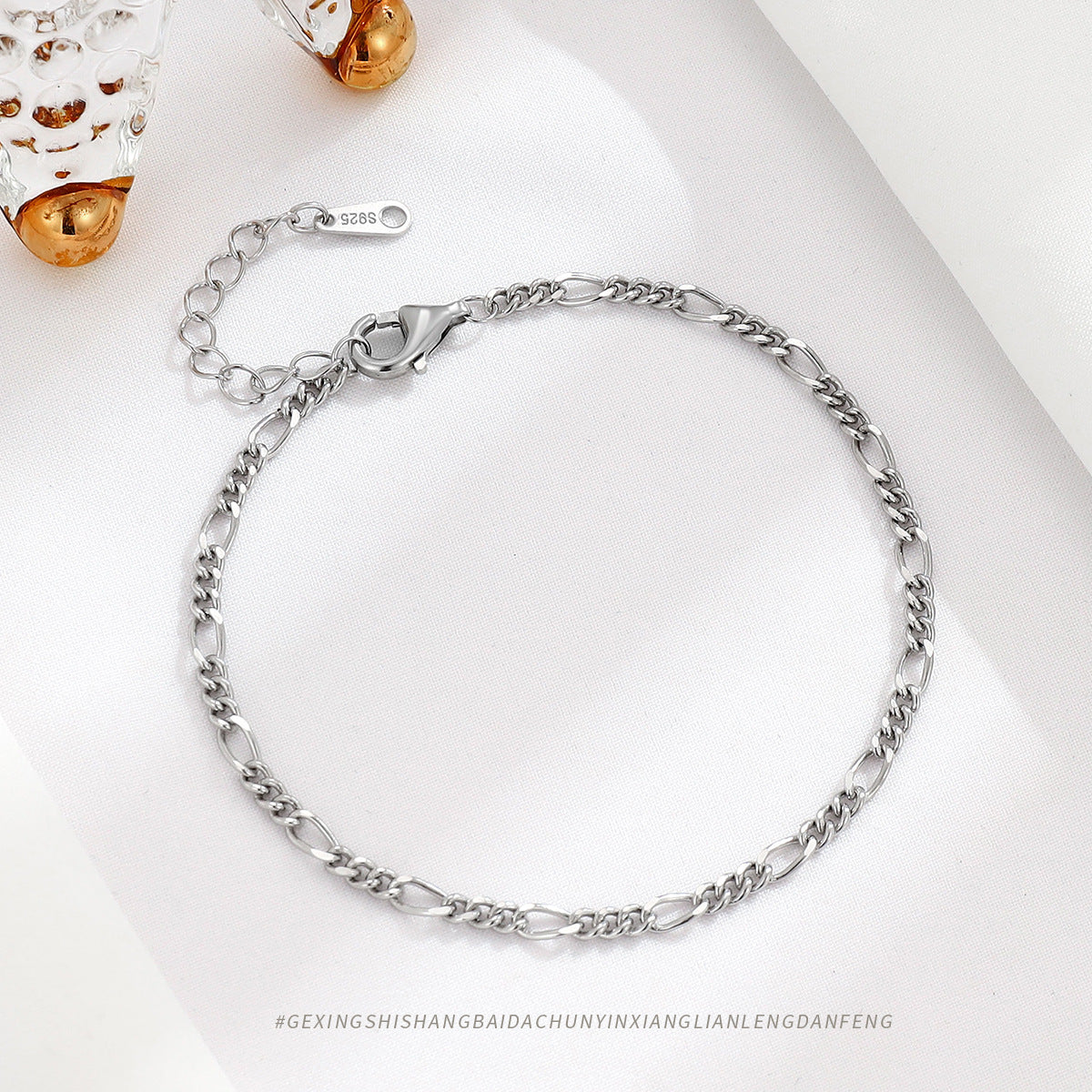 Damen-Armbänder „Sier Temperamental Simple Curb Personalized Minority High Sense Ornament“.