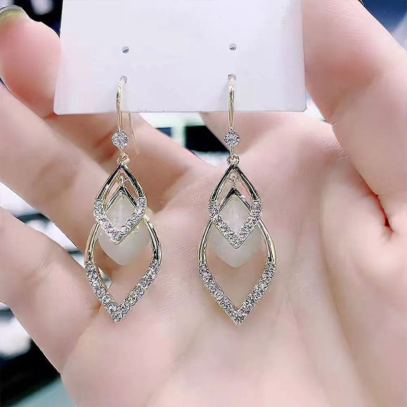 Women's Fashionable Elegant Cat Eye Rhombus Slimming Earrings