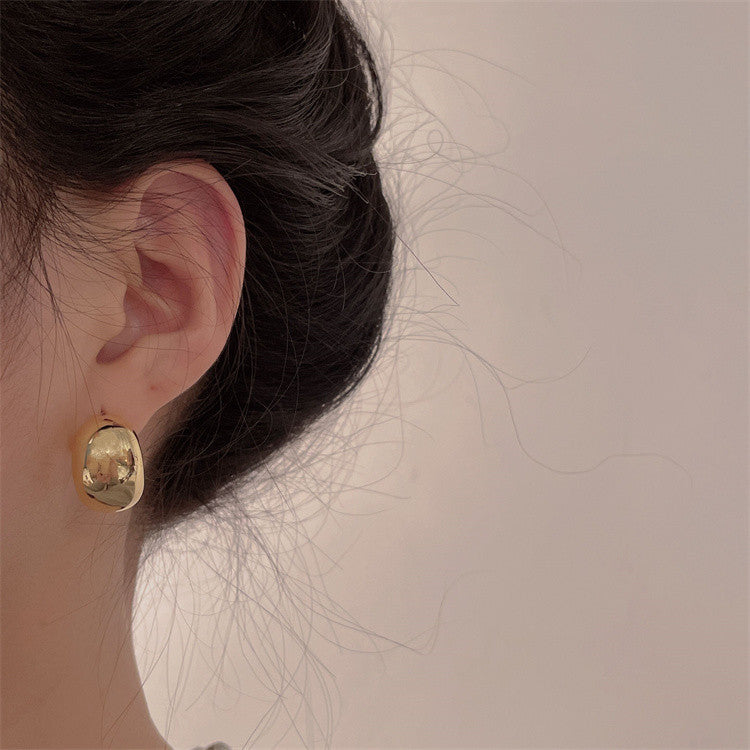 Bean-shaped Niche Simple Wild High-grade Light Earrings