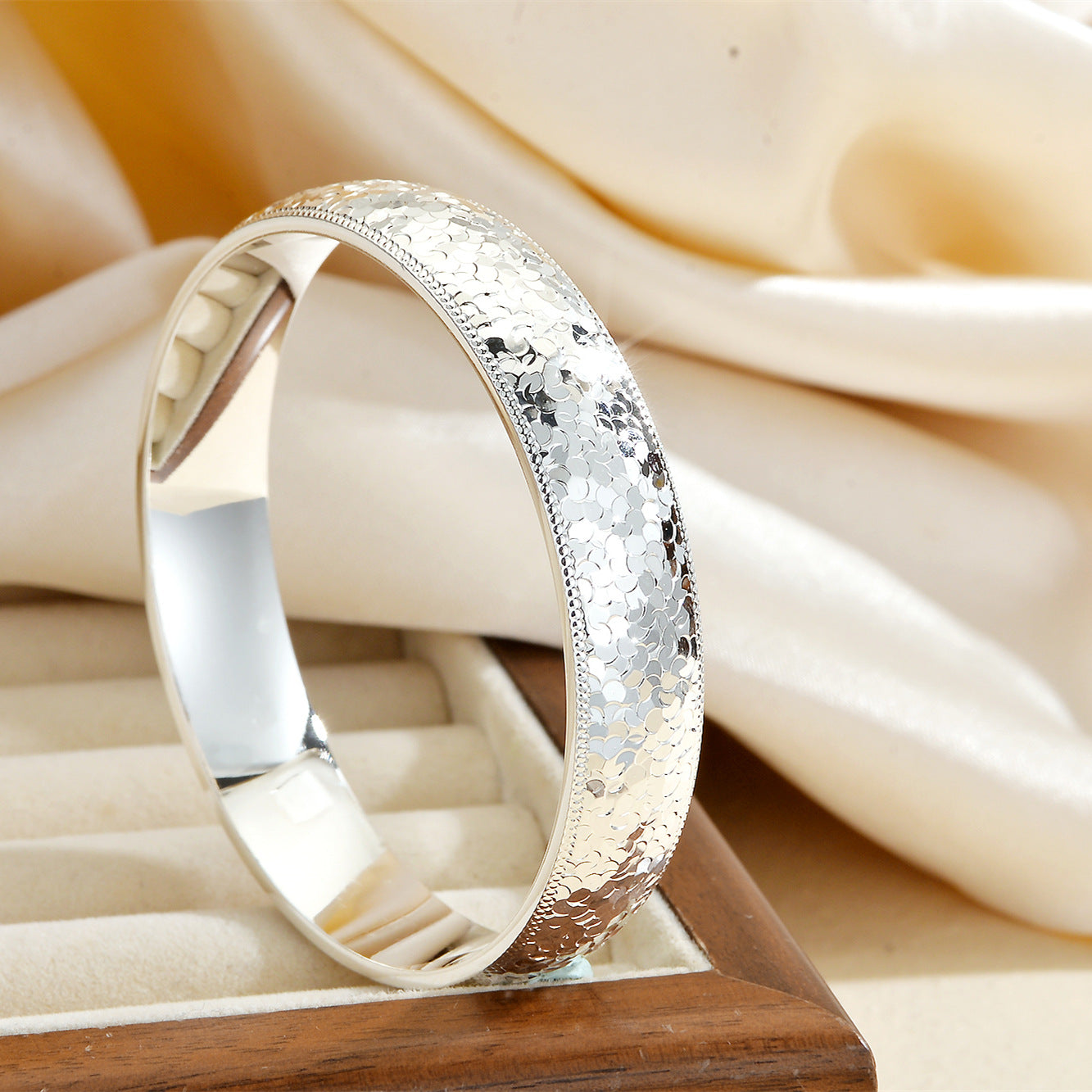 Live Loach Back Ice Crushing High-grade Closed Solid Boutique Bracelets