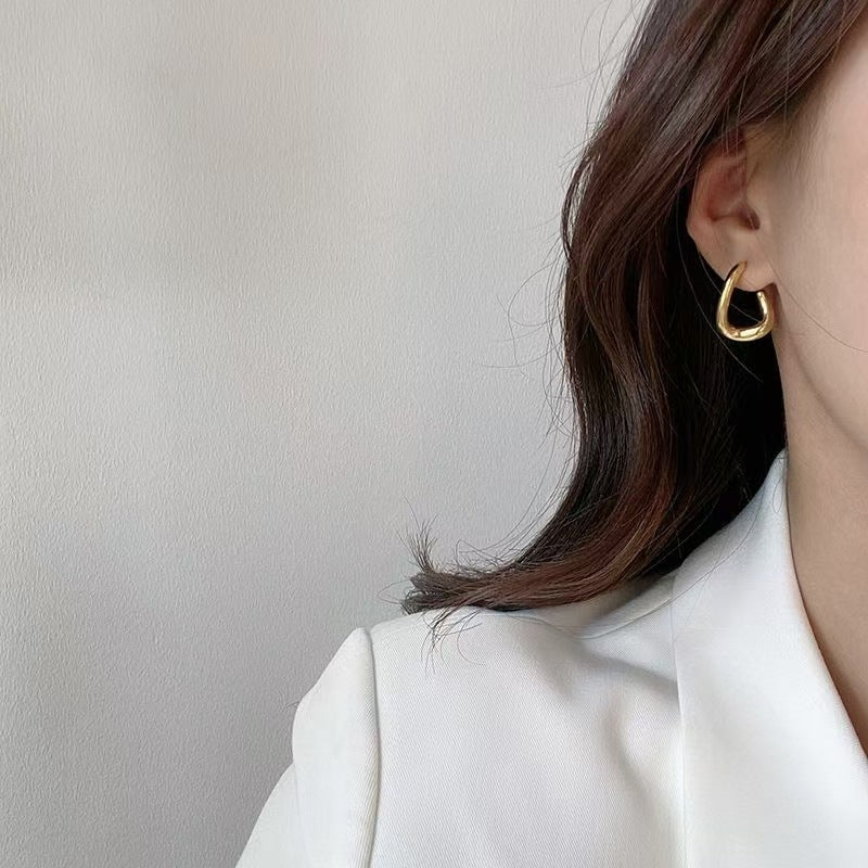 Women's Irregular Metal Twisted Simple High Sense Design Ear Fashionable Temperamental Earrings