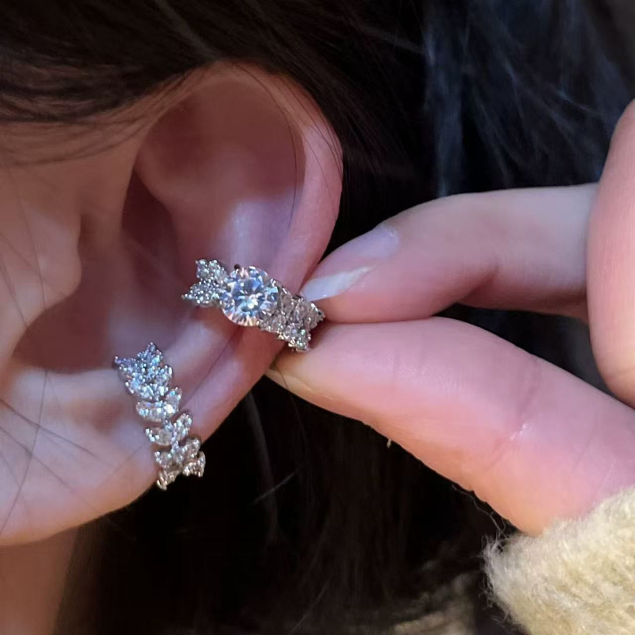 Super Flash Female Exquisite Micro Inlaid Zircon Ear Clip