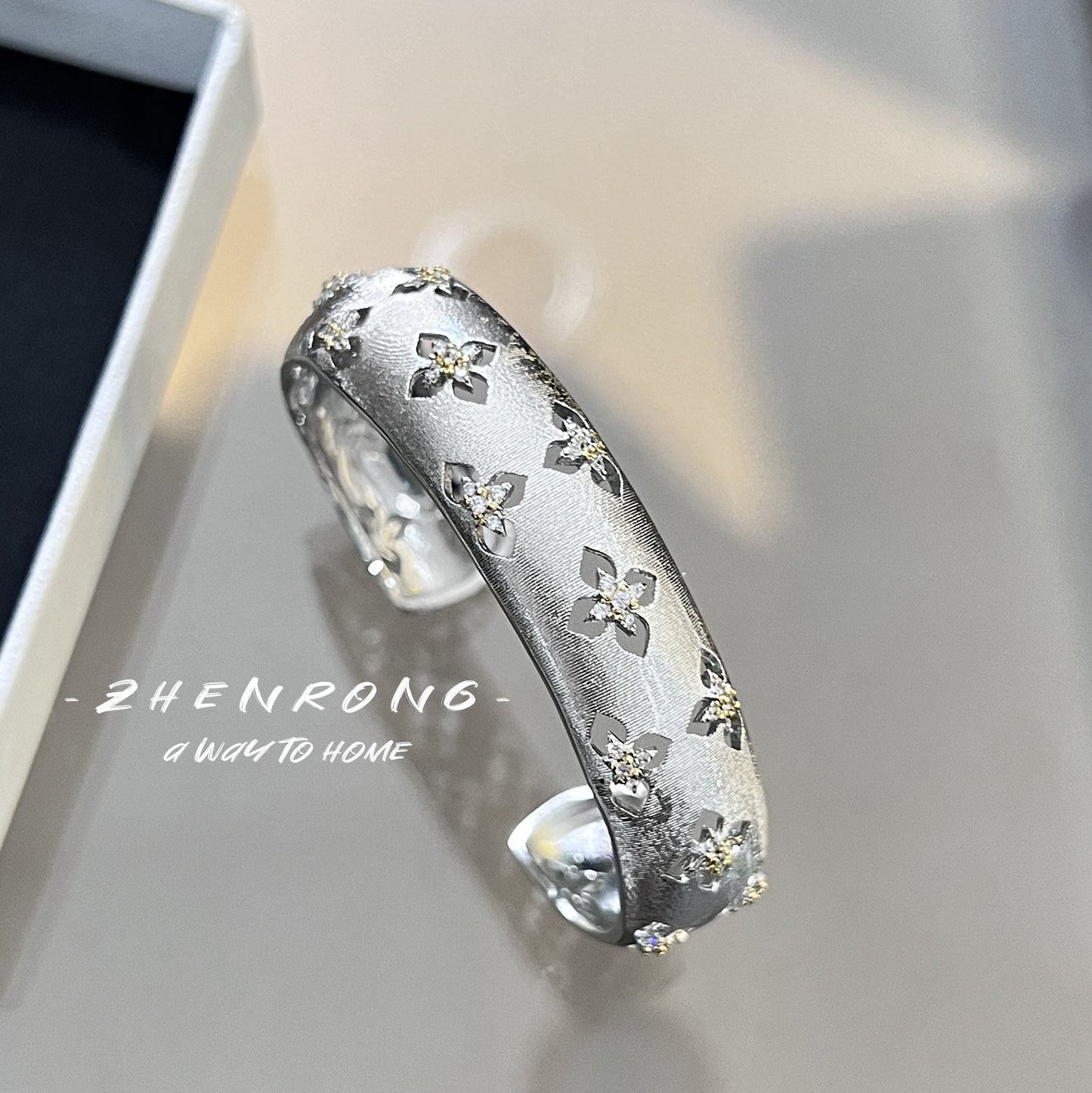 Women's Brushed Palace Style Gold Craft Cloth Real Rings