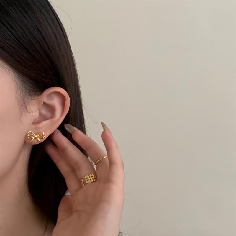 Boucles d'oreilles en métal de haute qualité avec nœud de conception de niche d'aiguille