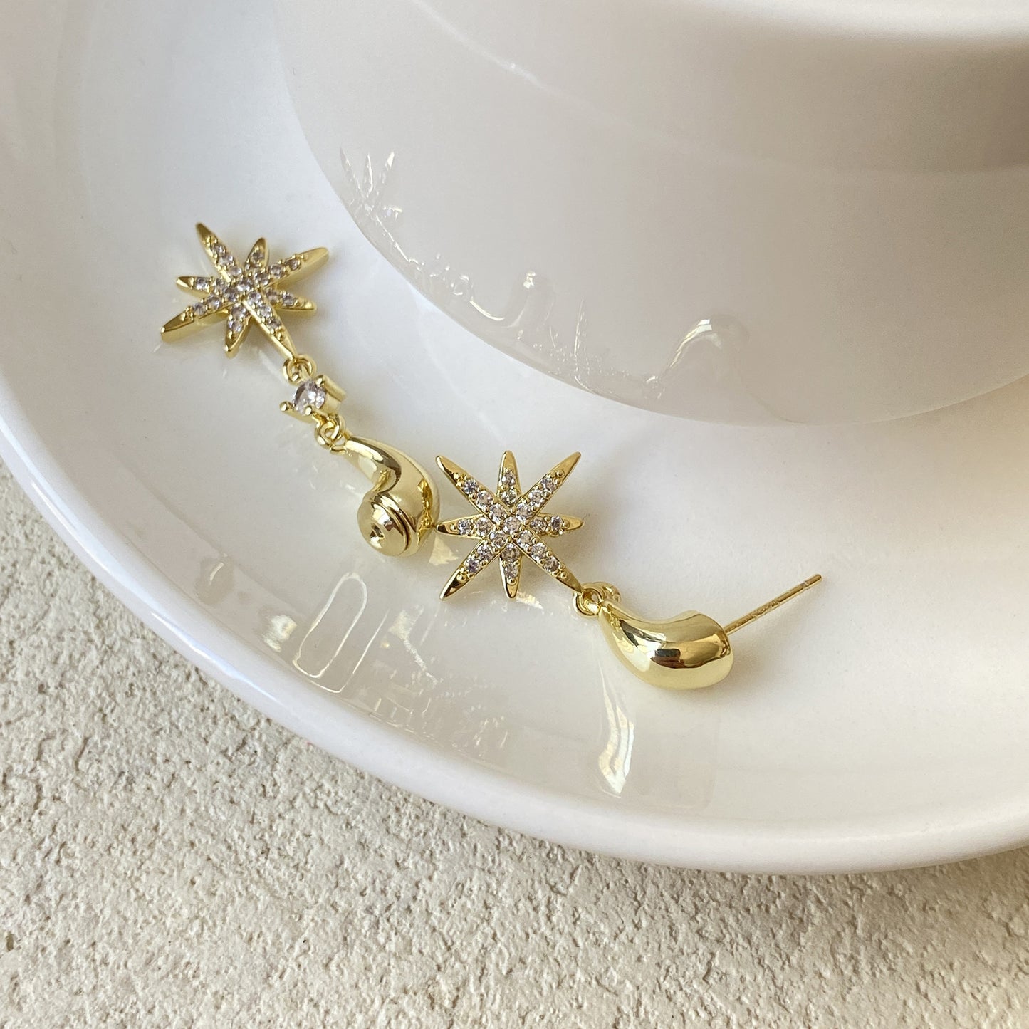 Women's Awn Star Gold-plated Light Luxury Minority High-grade Super Shiny Zircon Stud Earrings