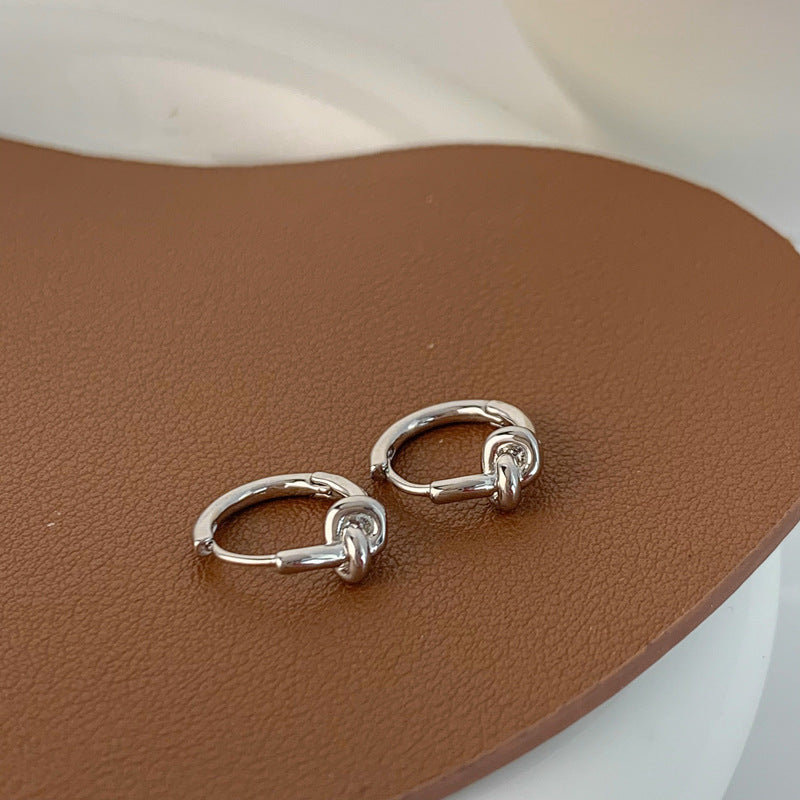 Truelove-Ringe im koreanischen Stil mit einfachen geometrischen Knoten und Biegungen und Knoten