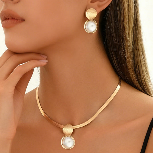 Wide Face Chain Like Flat Snake Imitation Pearl Round Clavicle Rings