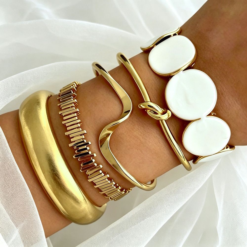 Stitching Round Metal Texture Glossy Hug Spring Bracelet
