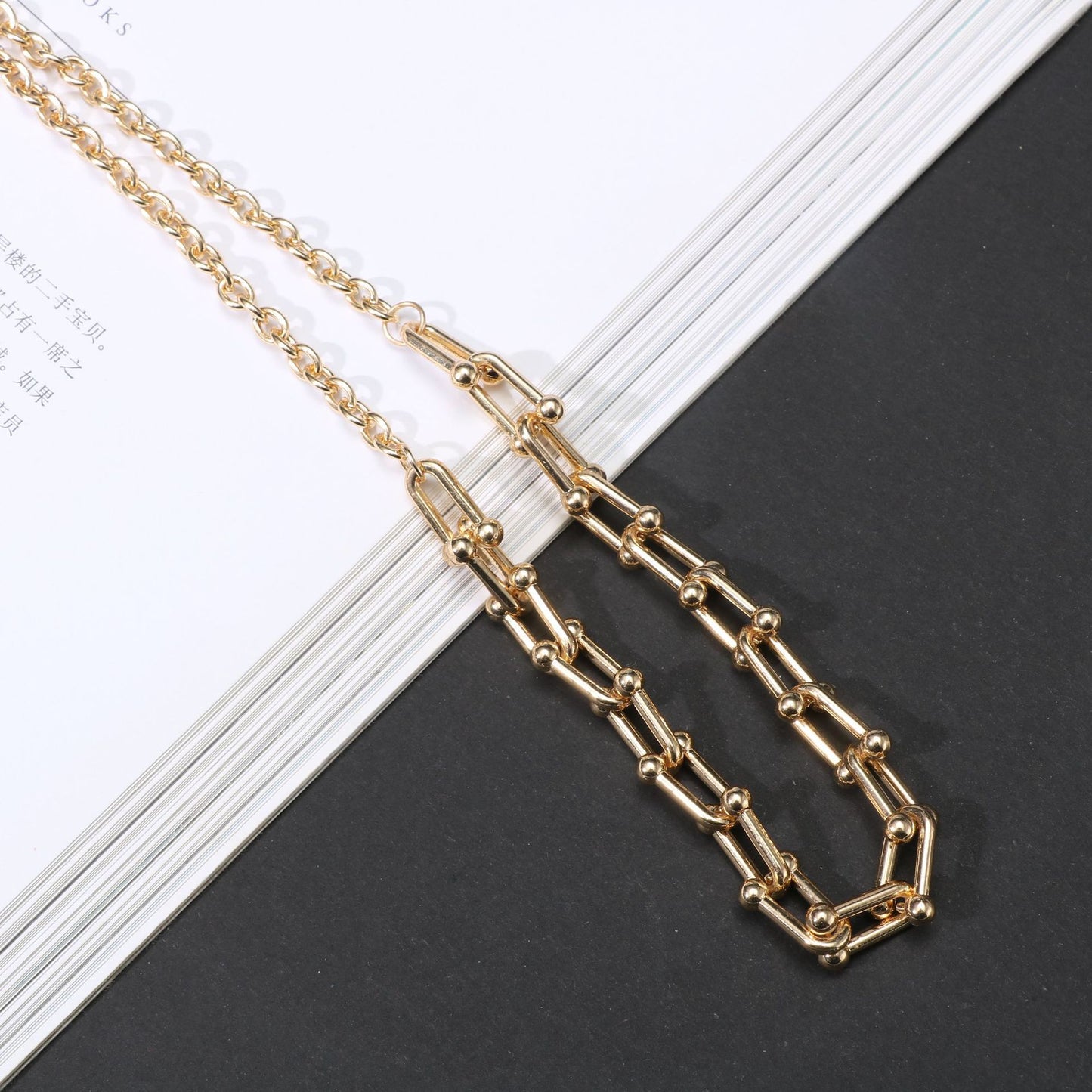 Design Simple U-shaped Vachette Clasp Stitching Personality Necklaces