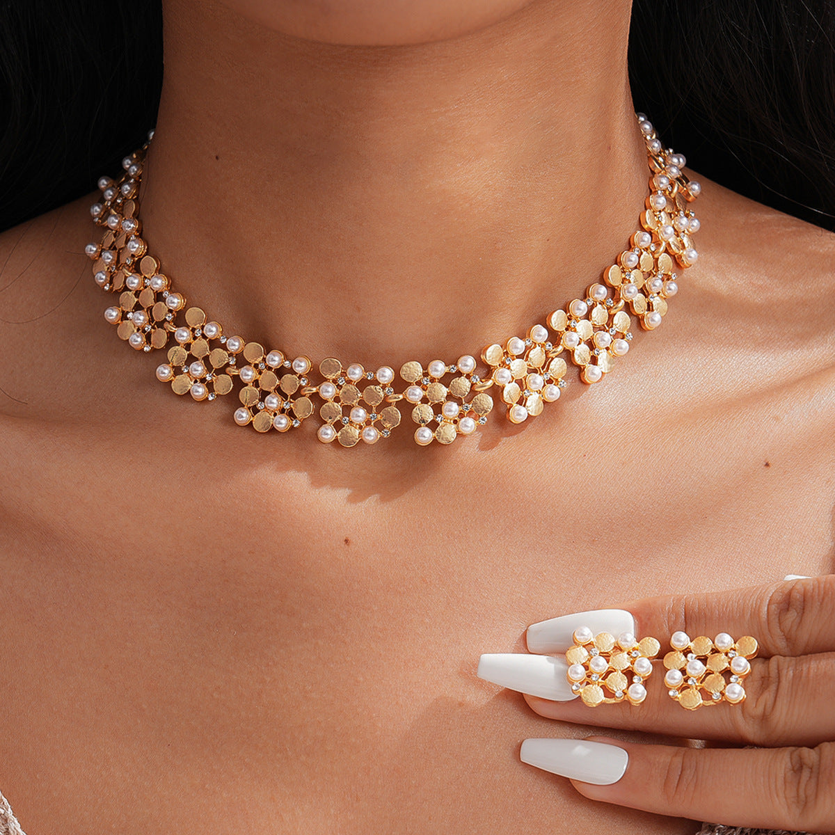 Women's Round Pearl Light Luxury Minority Vintage Clavicle Chain Jewelry Set