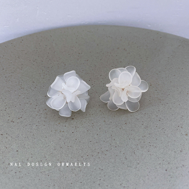 Boucles d'oreilles froides personnalisées à la mode d'été à fleurs blanches pour femmes