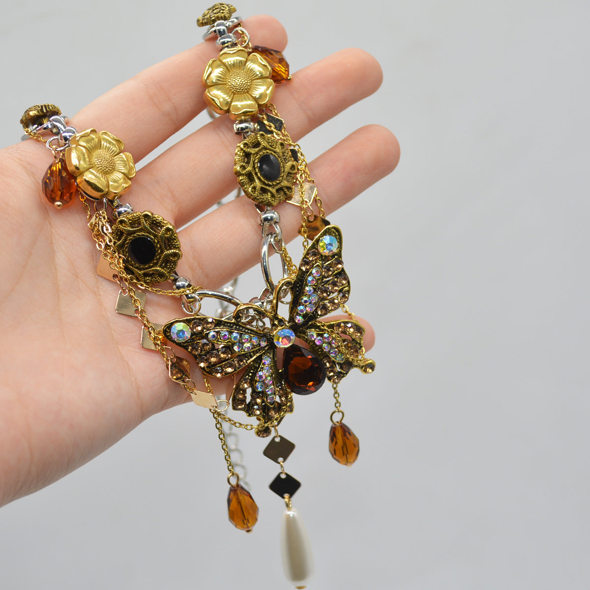 Light Luxury High-grade Clavicle Chain Personality Pendants
