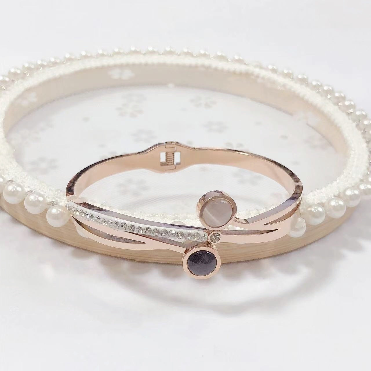 Women's Offer Simple Titanium Steel High Quality Color Retention Personality Shaped Bracelet