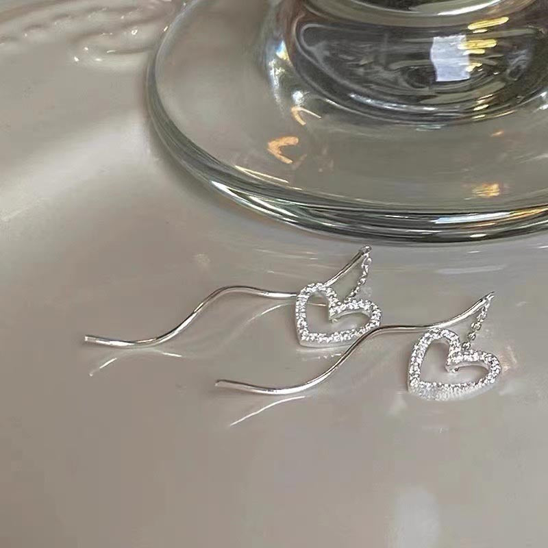 Women's Studded Hollow Frosted Heart-shaped Wavy Ear Threads Light Luxury Minority Stud Earrings