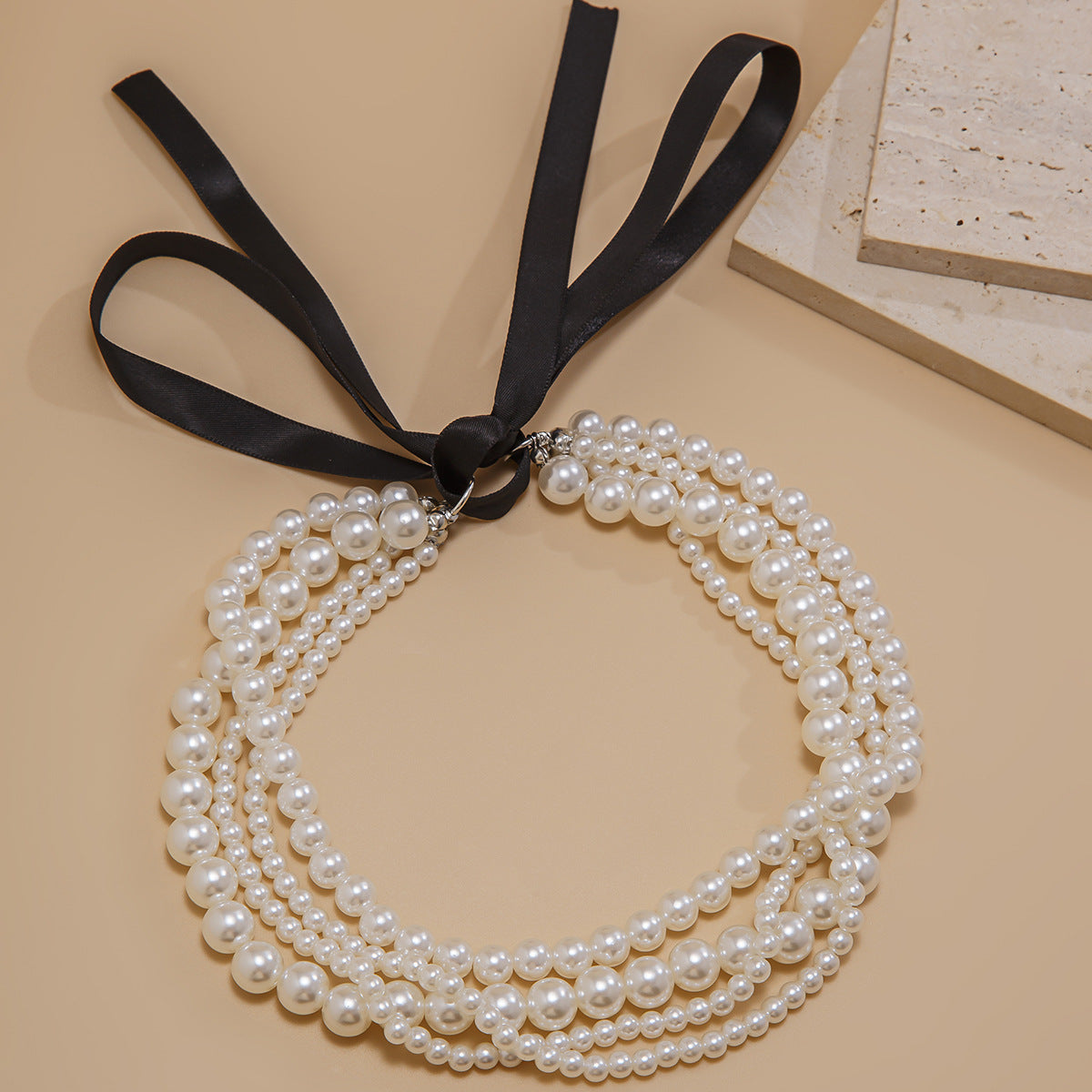 Women's French Court Beaded Elegant Imitation Pearl Flannel Necklace