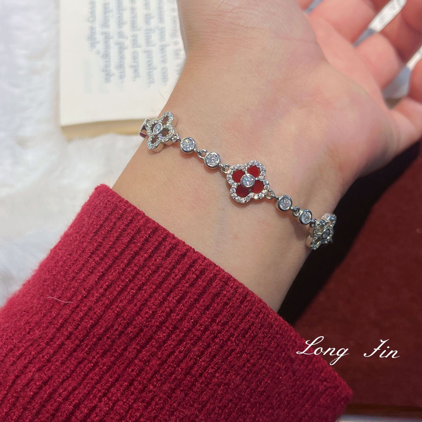 French Retro Tiger Eye White Shell Hollow Zircon Red Four-leaf Bracelets