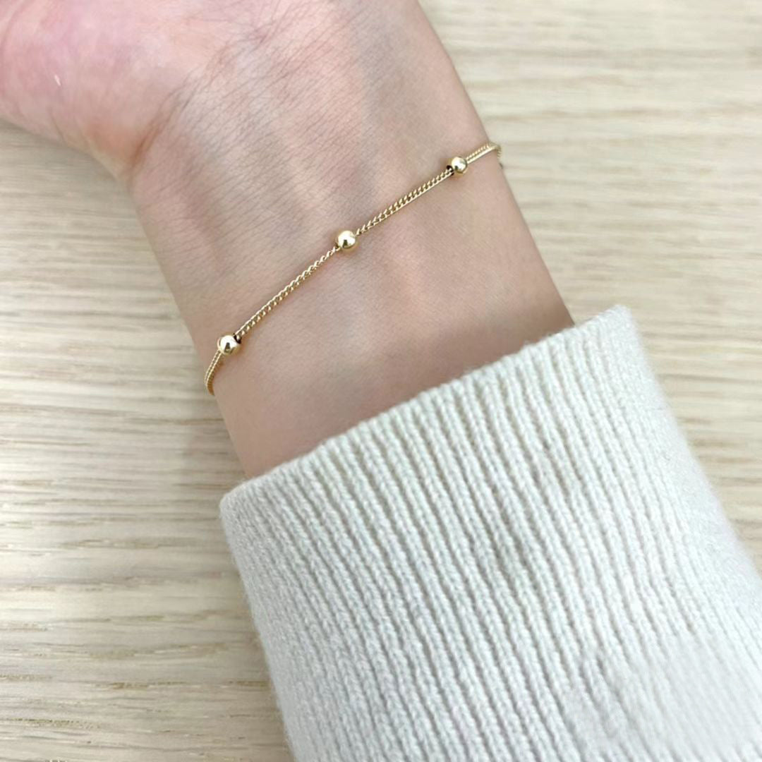 Damen-Armbänder aus Sterlingsilber mit kleinen Perlen und feiner Bordsteinkante